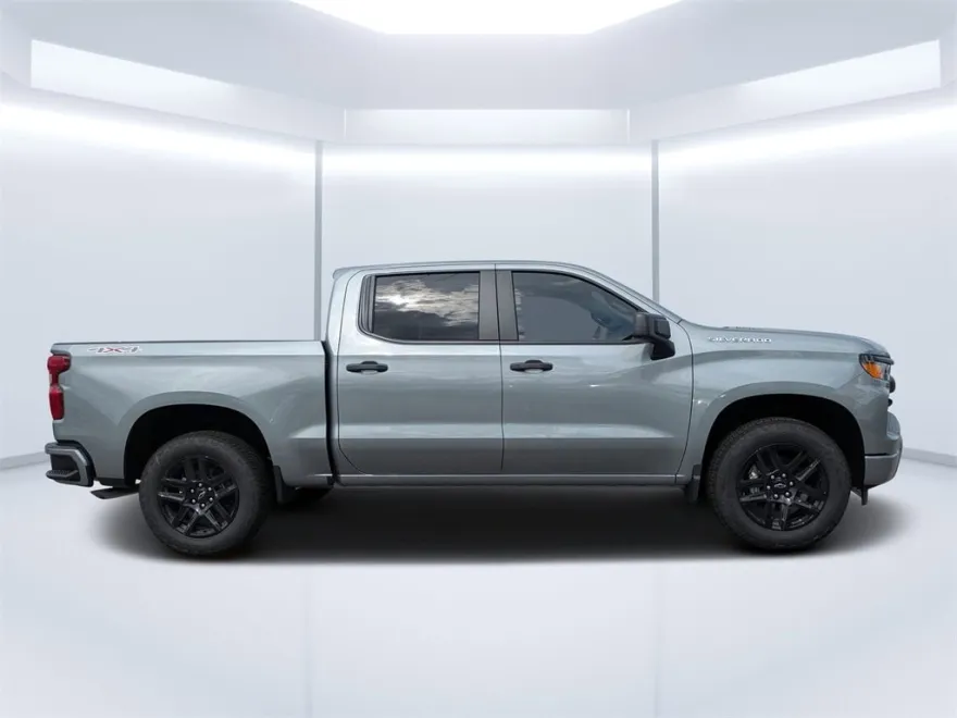 2026 Chevrolet Silverado 1500 Custom photo 1