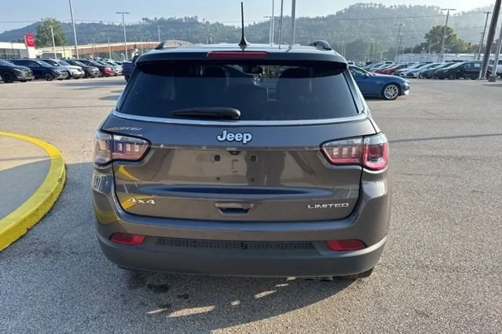 2022 Jeep Compass Limited photo 1