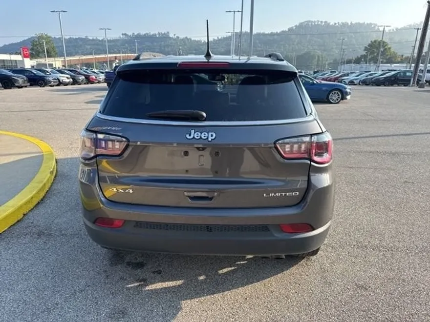 2022 Jeep Compass Limited photo 1