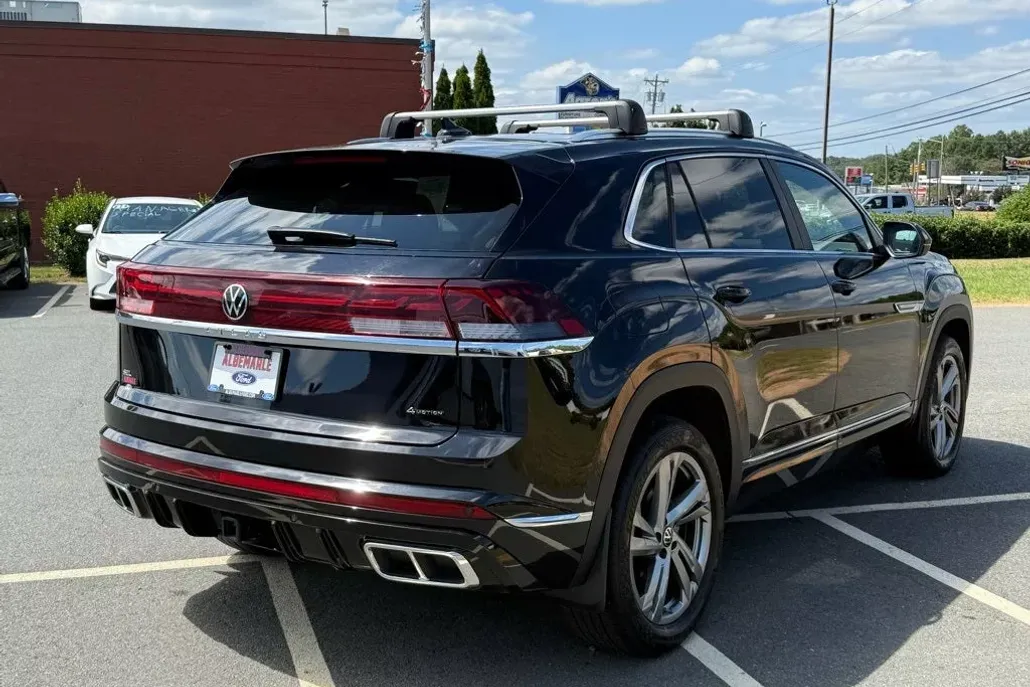 2024 Volkswagen Atlas Cross Sport SEL R-Line photo 1