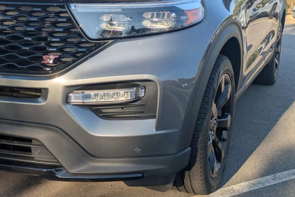 2023 Ford Explorer ST photo 1