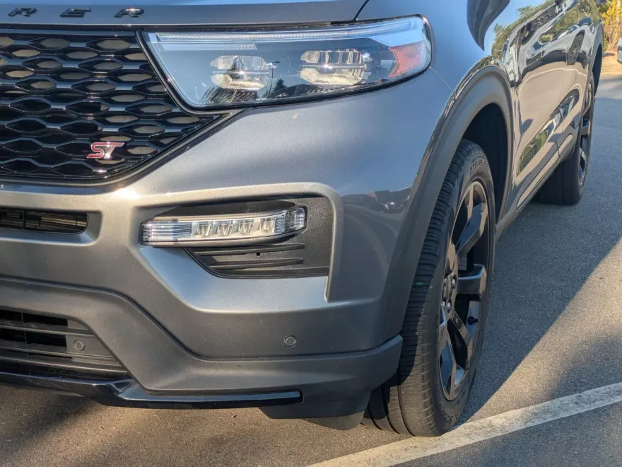 2023 Ford Explorer ST photo 1