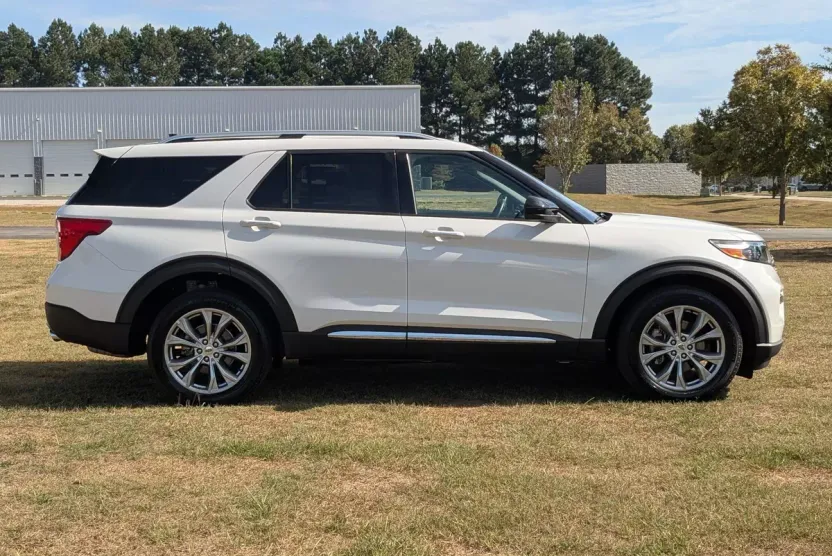 2024 Ford Explorer Limited photo 1
