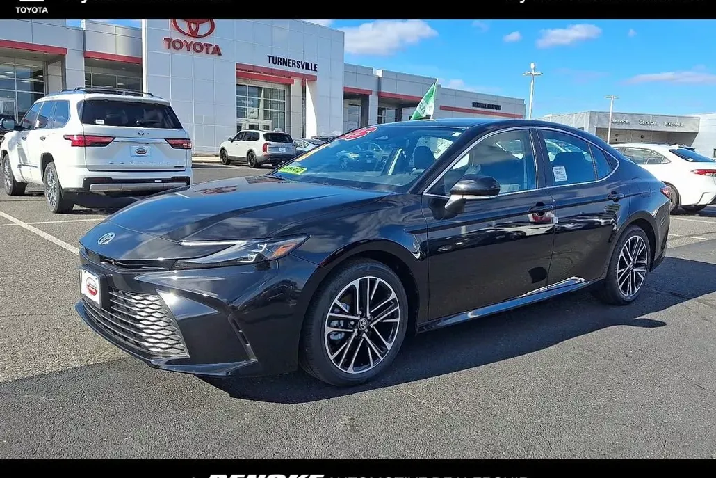 2025 Toyota Camry XLE photo 1
