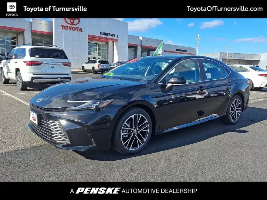2025 Toyota Camry XLE photo 1