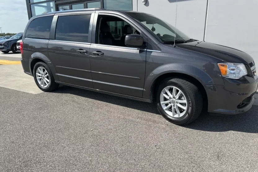 2019 Dodge Grand Caravan SXT photo 1