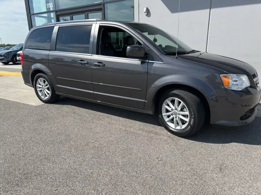 2019 Dodge Grand Caravan SXT photo 1