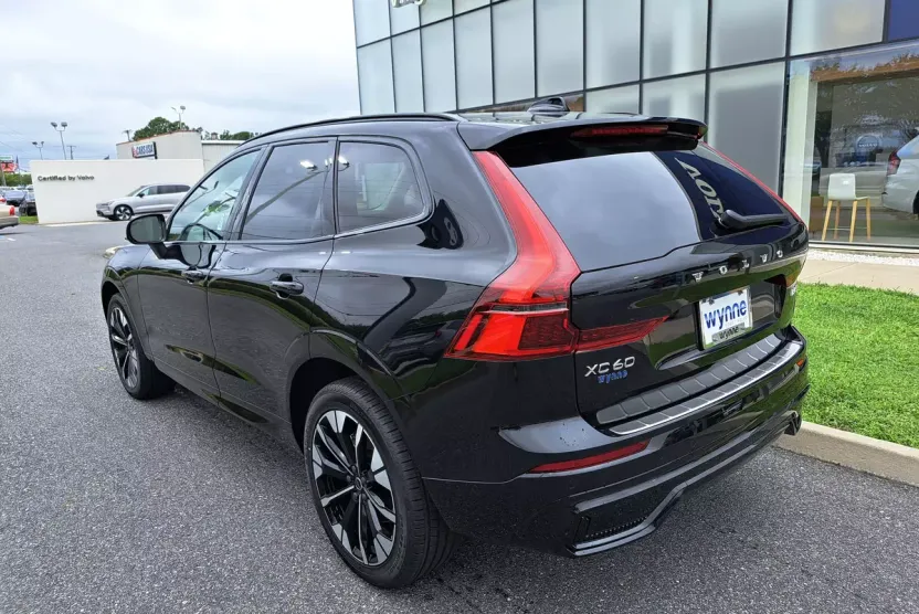 2026 Volvo XC60 B5 Plus photo 1