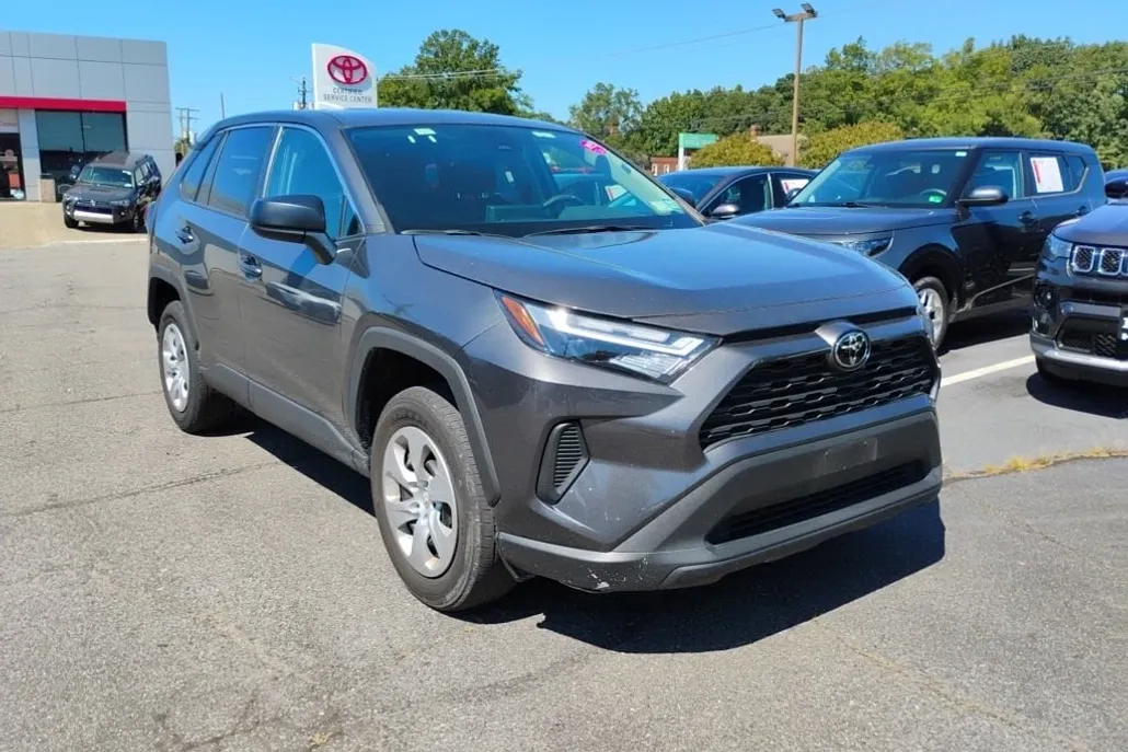 2024 Toyota RAV4 LE photo 1