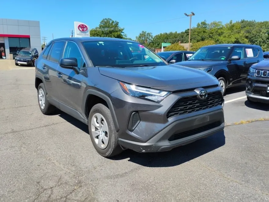 2024 Toyota RAV4 LE photo 1