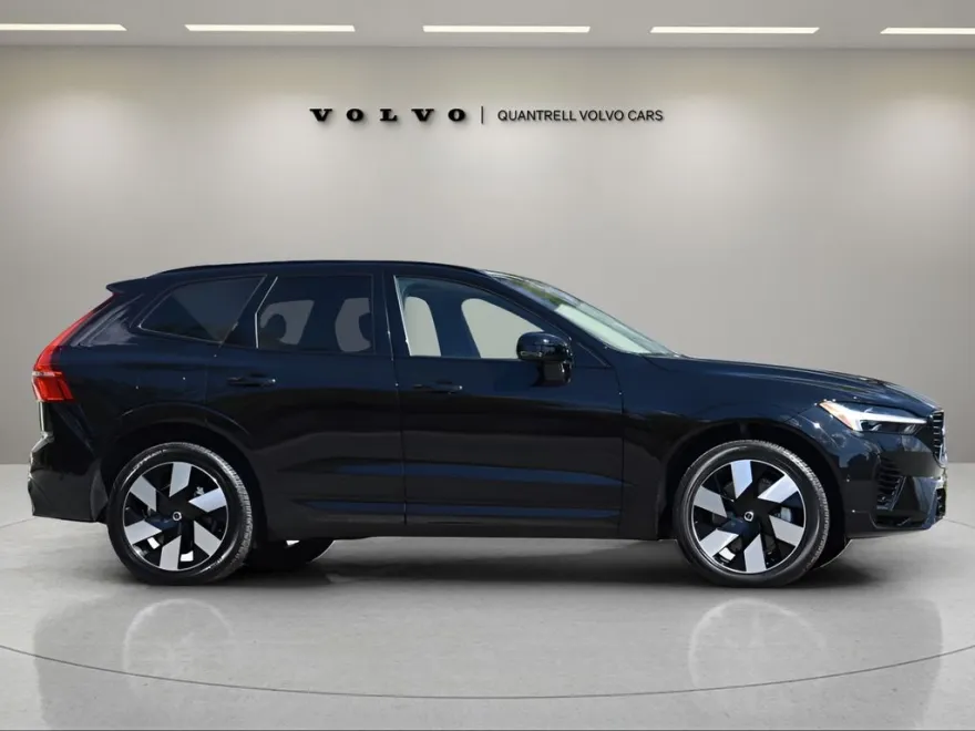 2024 Volvo XC60 T8 Plus photo 1