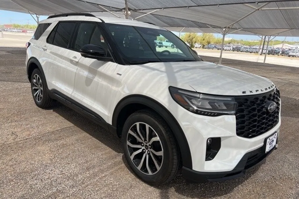 2025 Ford Explorer ST-Line photo 1