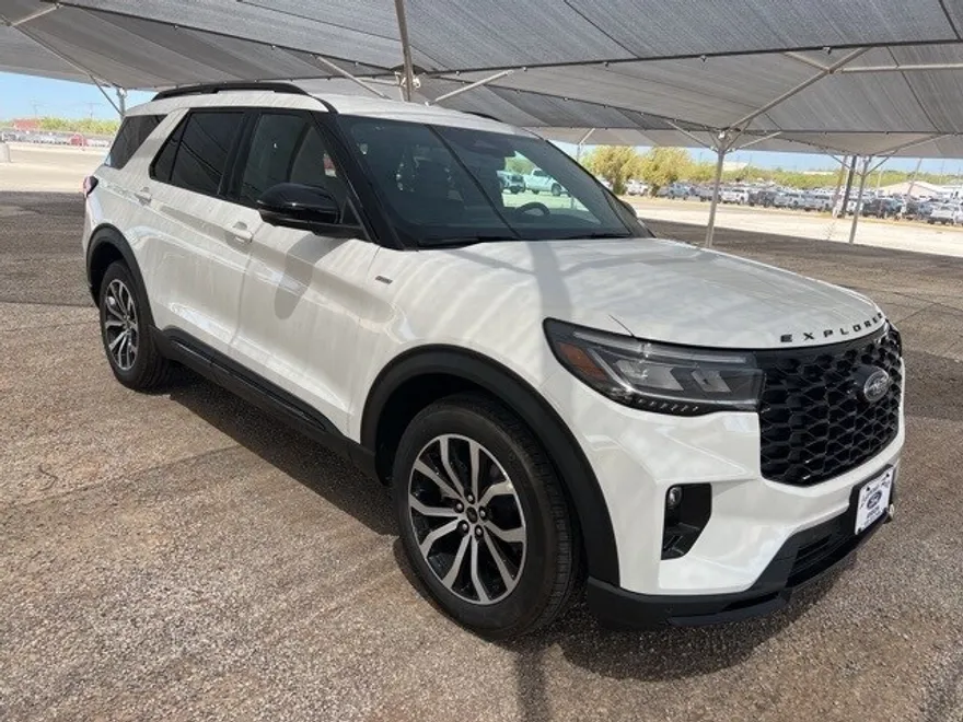 2025 Ford Explorer ST-Line photo 1