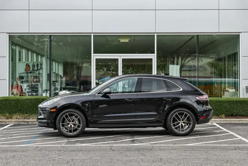 2024 Porsche Macan T photo 1