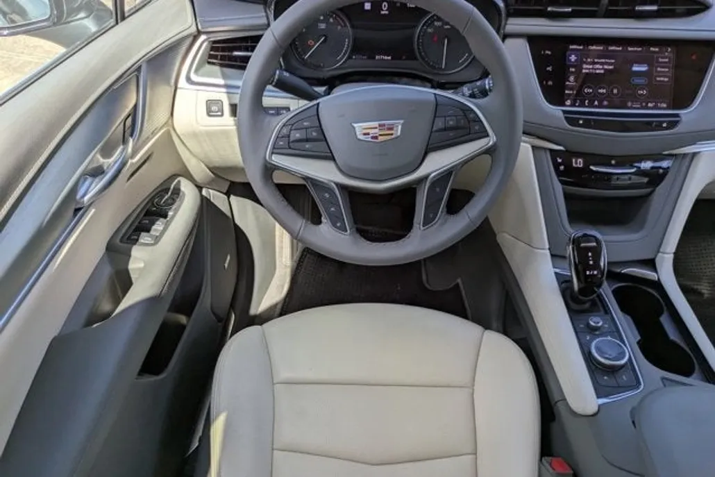 2022 Cadillac XT5 Premium Luxury photo 1