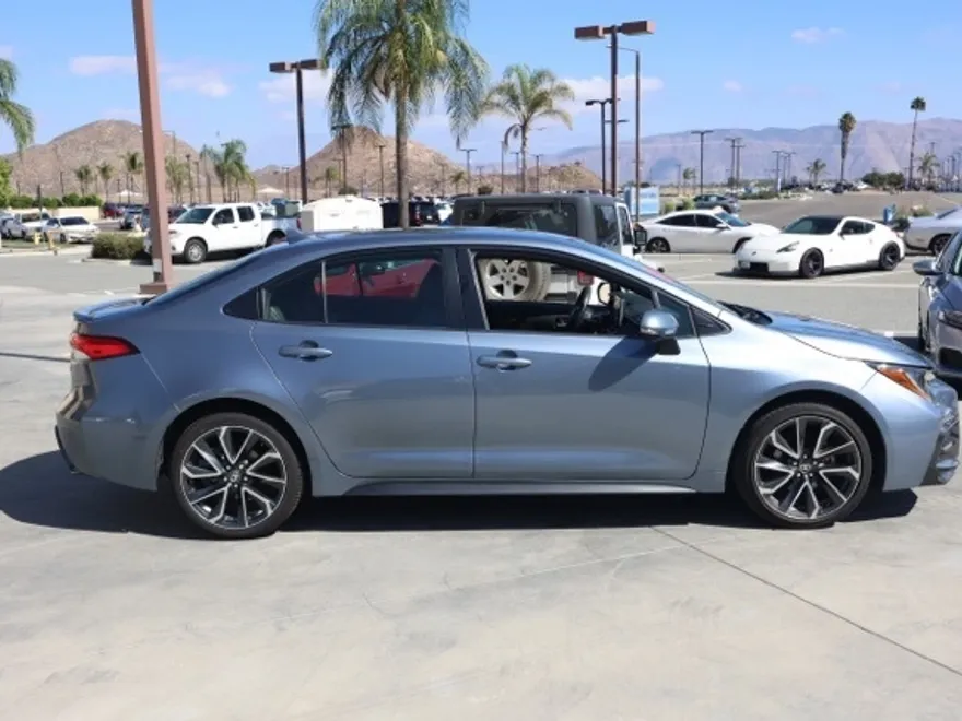 2020 Toyota Corolla SE photo 2