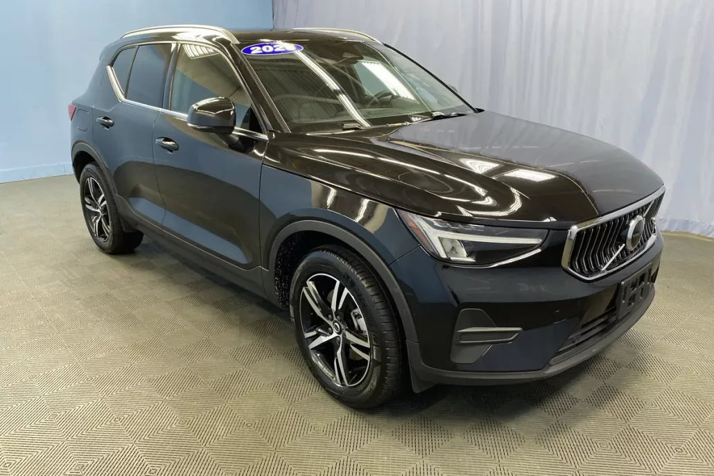 2025 Volvo XC40 Core photo 1