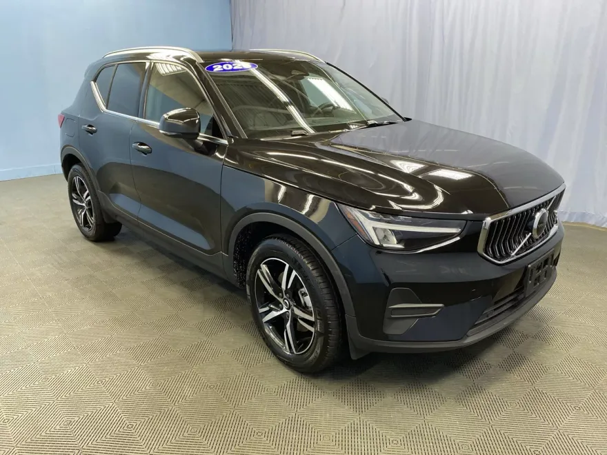 2025 Volvo XC40 Core photo 1