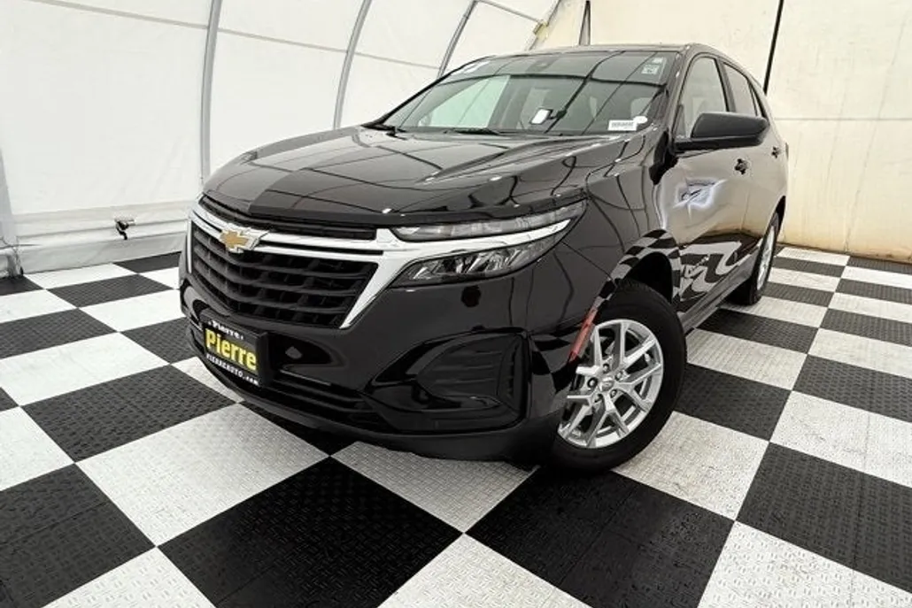 2022 Chevrolet Equinox LS photo 1