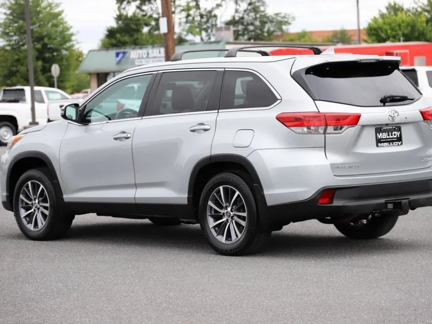 2019 Toyota Highlander XLE photo 1