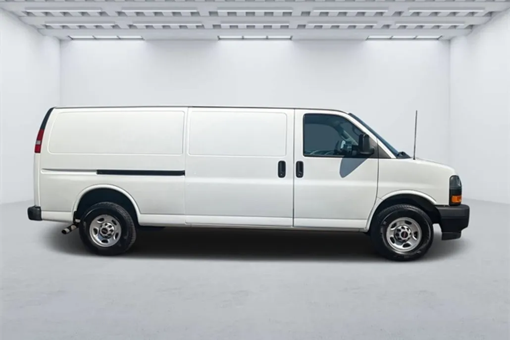 2023 Gmc Savana 2500 photo 1