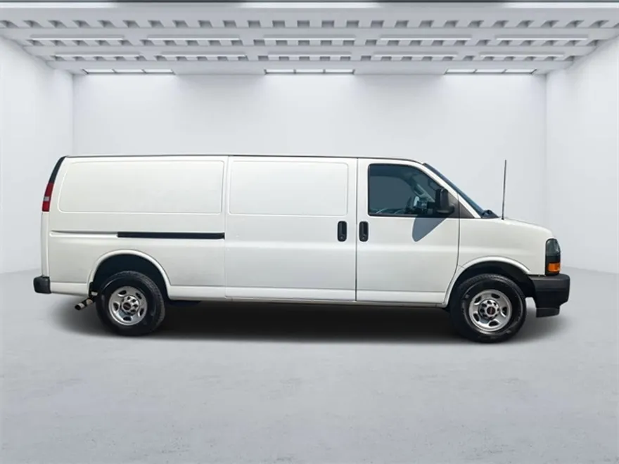 2023 Gmc Savana 2500 photo 1