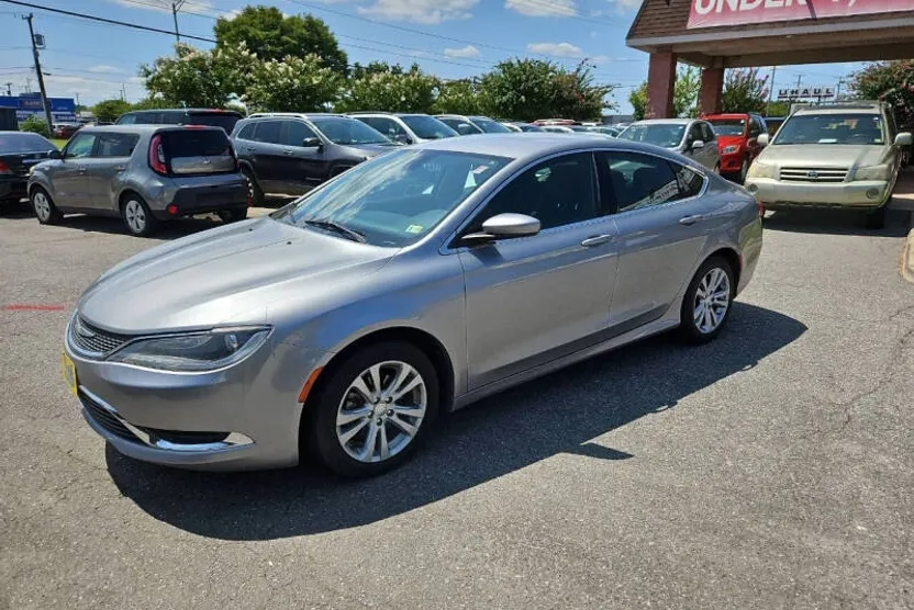 2015 Chrysler 200 Limited photo 1