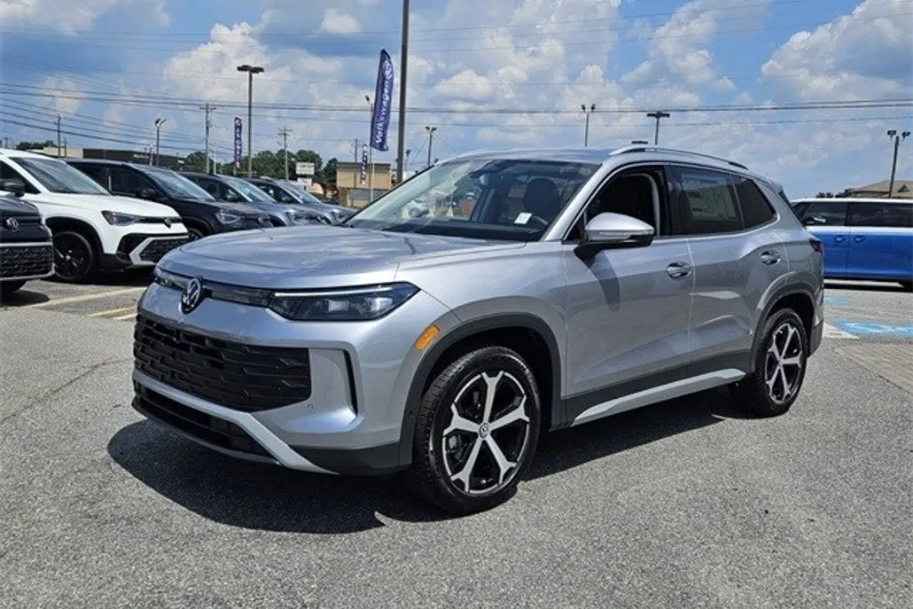 2025 Volkswagen Tiguan SE photo 1