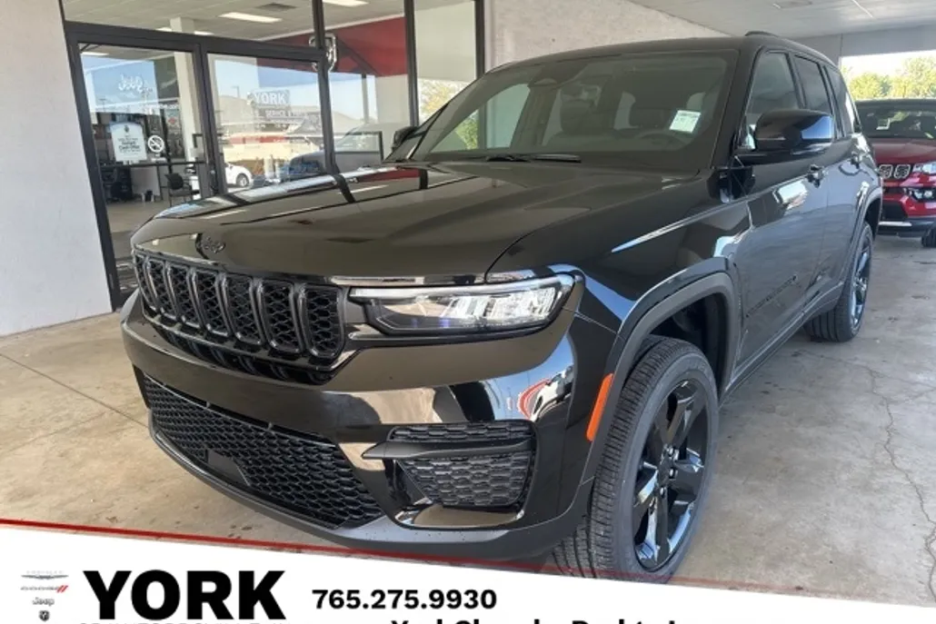2025 Jeep Grand Cherokee Laredo Altitude photo 1
