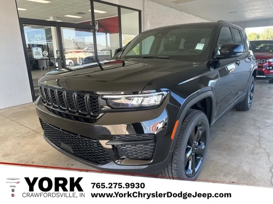 2025 Jeep Grand Cherokee Laredo Altitude photo 1