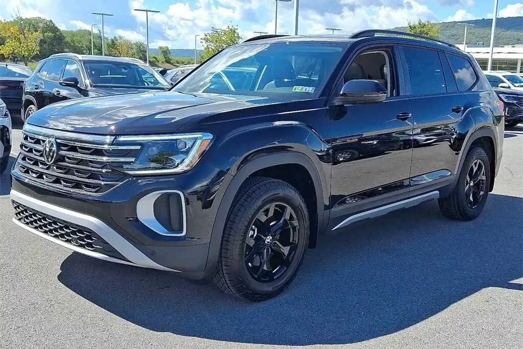 2026 Volkswagen Atlas Peak Edition SE photo 1