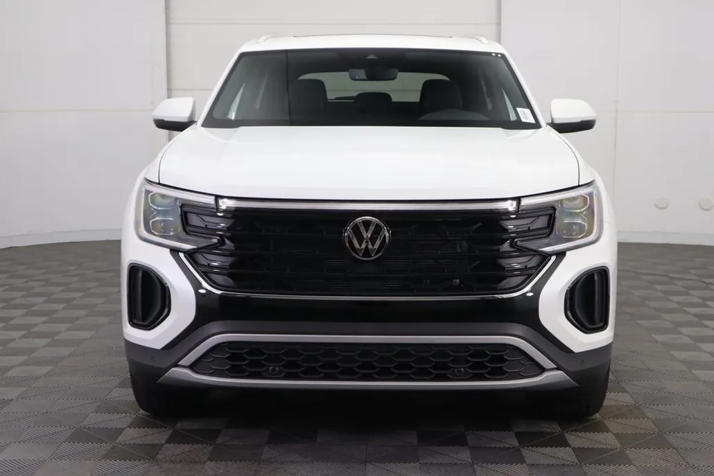 2026 Volkswagen Atlas Cross Sport SE Technology photo 1