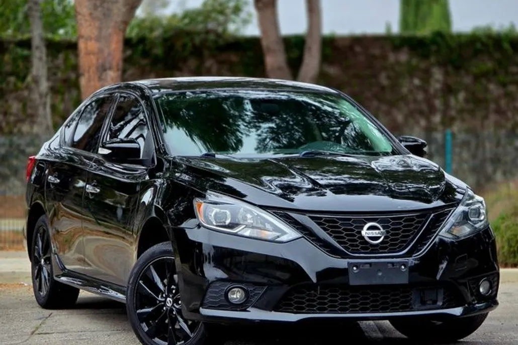 2018 Nissan Sentra SR photo 1
