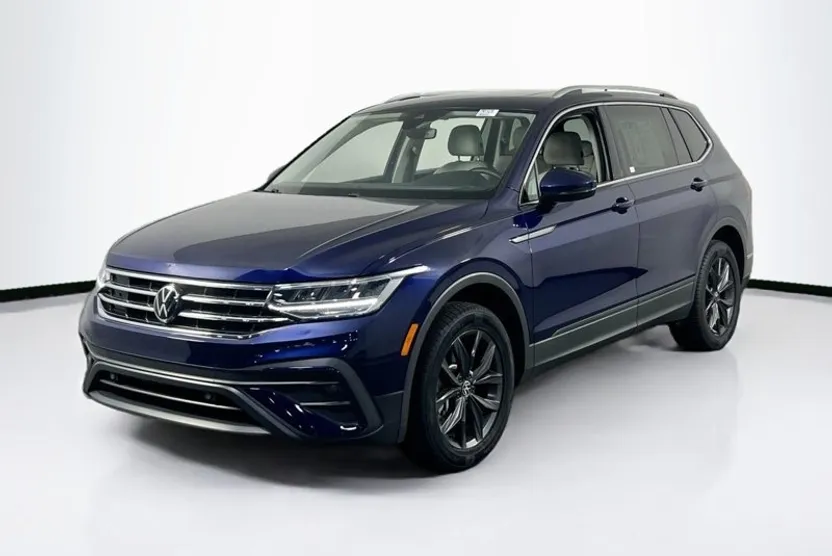 2023 Volkswagen Tiguan SE photo 1