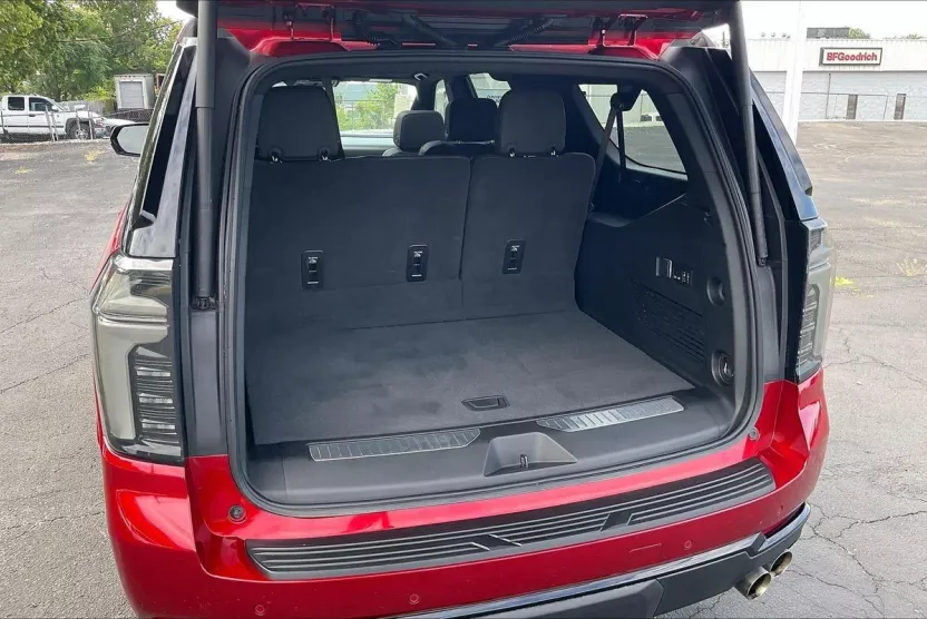 2025 Chevrolet Suburban RST photo 1