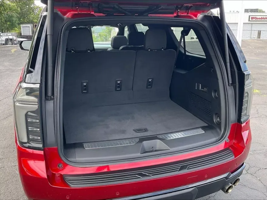 2025 Chevrolet Suburban RST photo 1