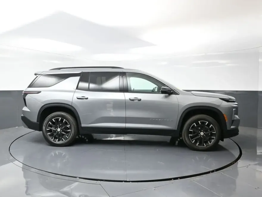 2025 Chevrolet Traverse 2LT photo 1