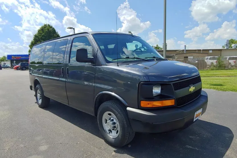 2016 Chevrolet Express Passenger LS photo 1