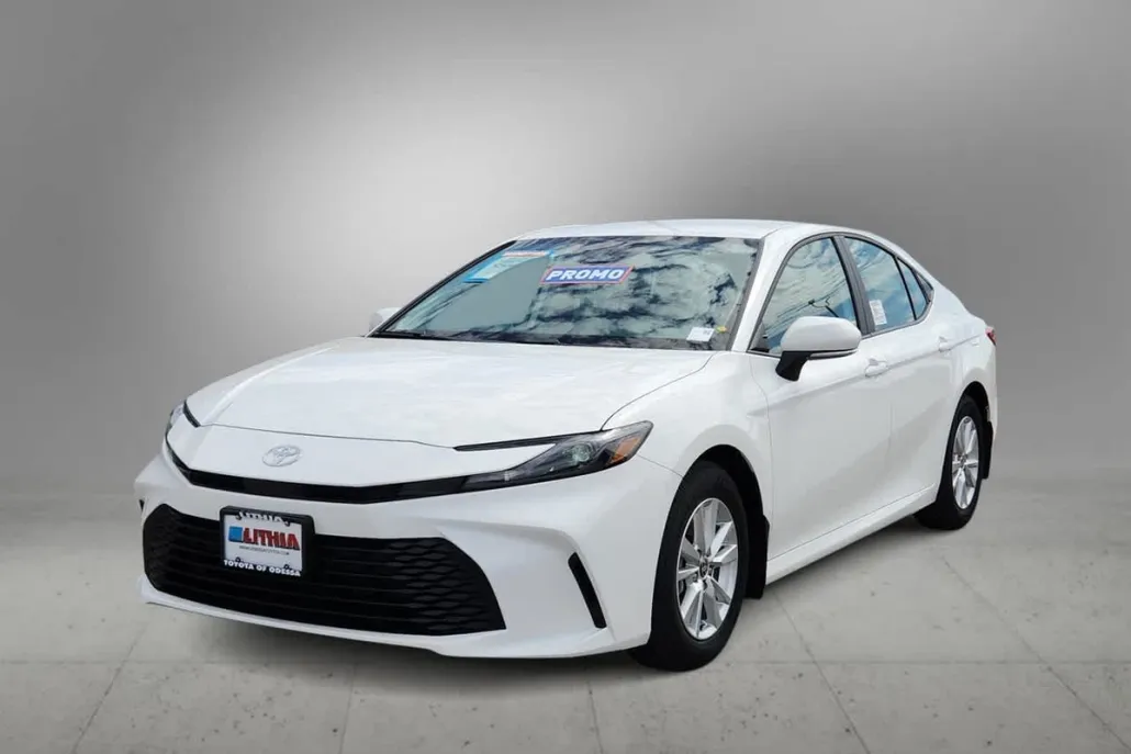 2025 Toyota Camry LE photo 1
