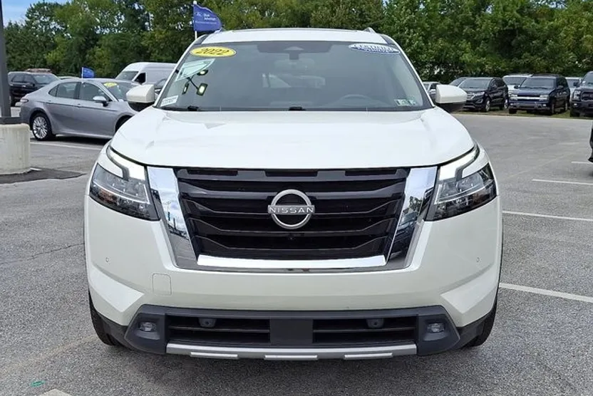 2022 Nissan Pathfinder Platinum photo 1
