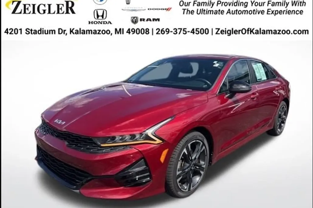 2022 Kia K5 GT-Line photo 1