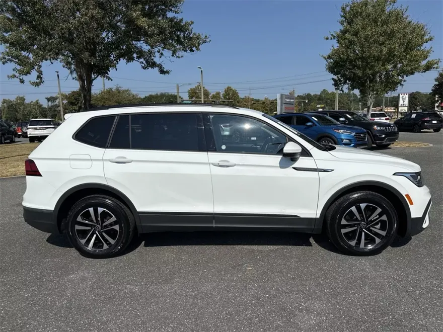2024 Volkswagen Tiguan S photo 1