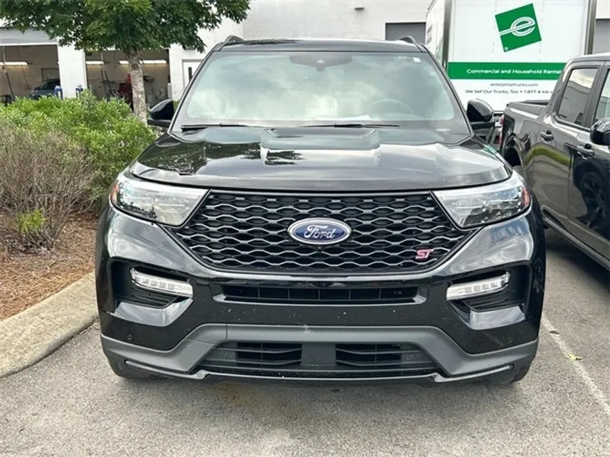 2023 Ford Explorer ST photo 1