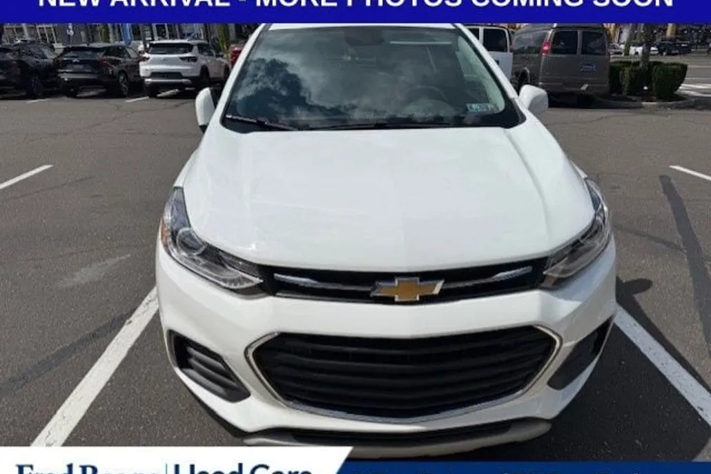 2022 Chevrolet Trax LT photo 1