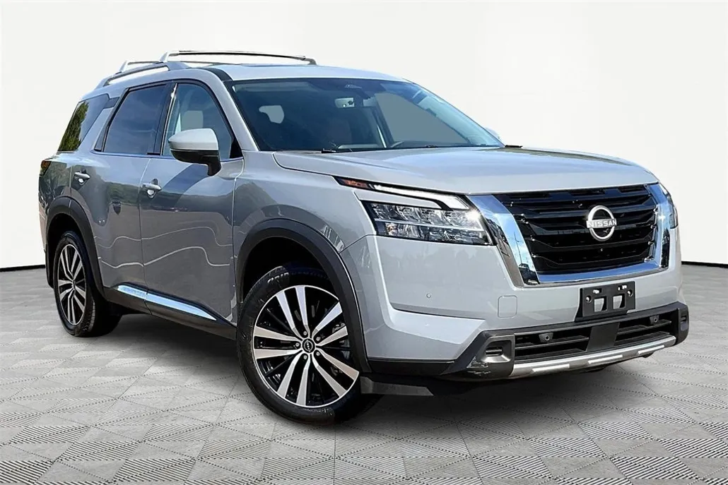 2024 Nissan Pathfinder Platinum photo 1