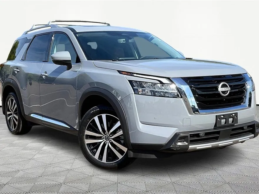 2024 Nissan Pathfinder Platinum photo 1