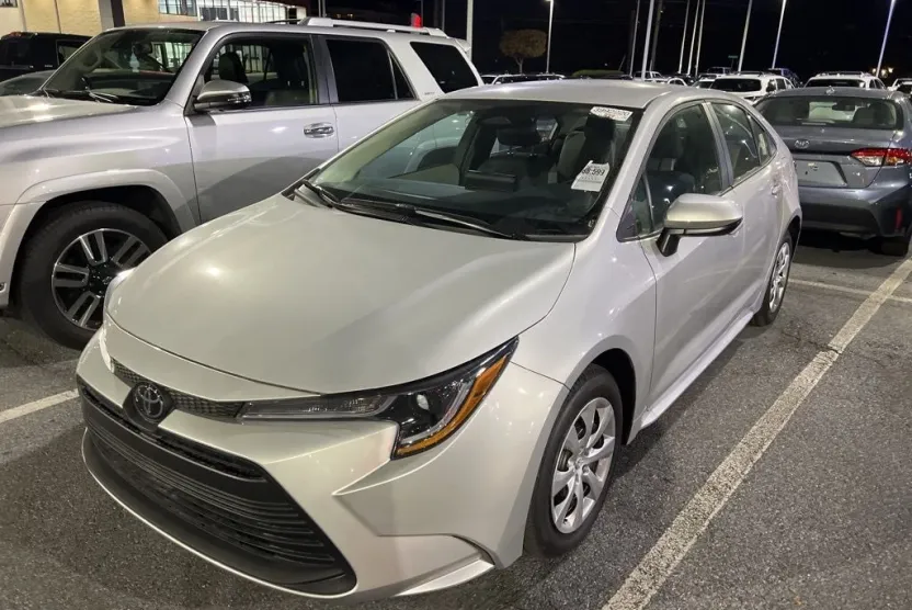 2025 Toyota Corolla LE photo 1