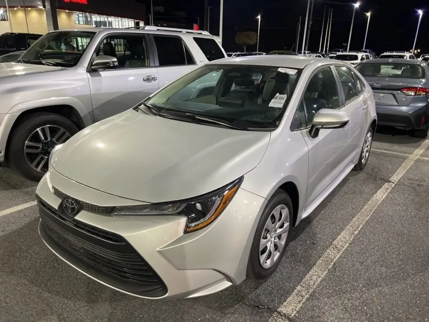 2025 Toyota Corolla LE photo 1