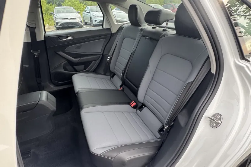 2025 Volkswagen Jetta SE photo 1