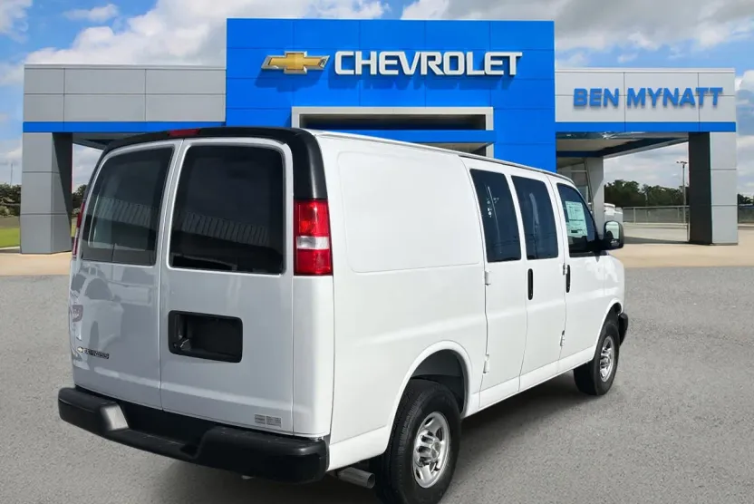 2025 Chevrolet Express Cargo 2500 photo 1